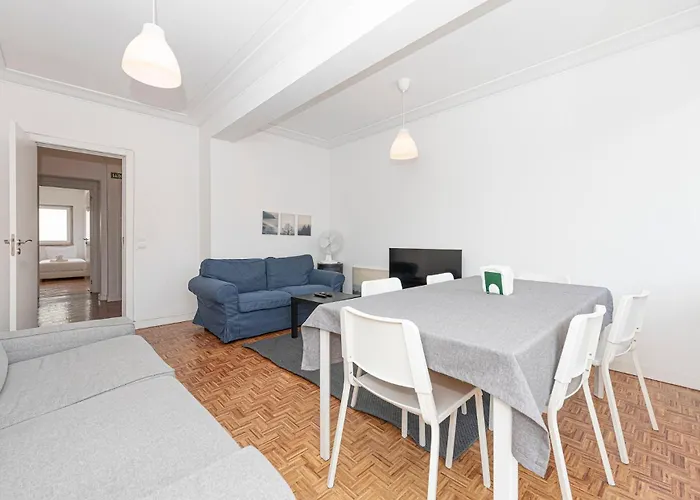 Houze Spacious Near Marques De Pombal Apartment